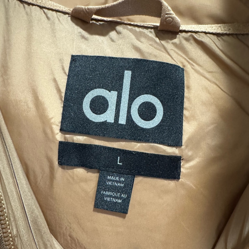 ALO Yoga Women's Brown Puffer Vest - Picture 3 of 3